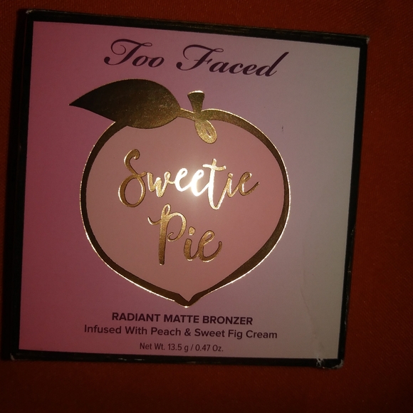 Too Faced Radiant Matte Bronzer - Picture 6 of 6